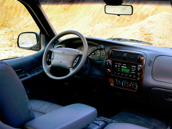 интерьер салона Ford Explorer 2-го поколения
