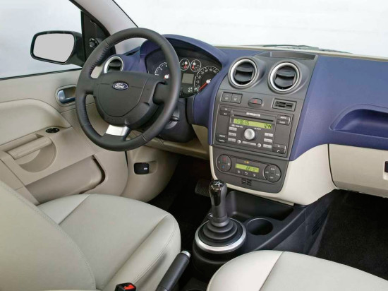 интерьер салона Ford Fiesta 5