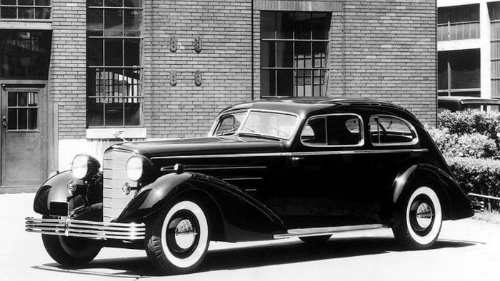 История культовых для американцев автомобилей Cadillac (32 фото)