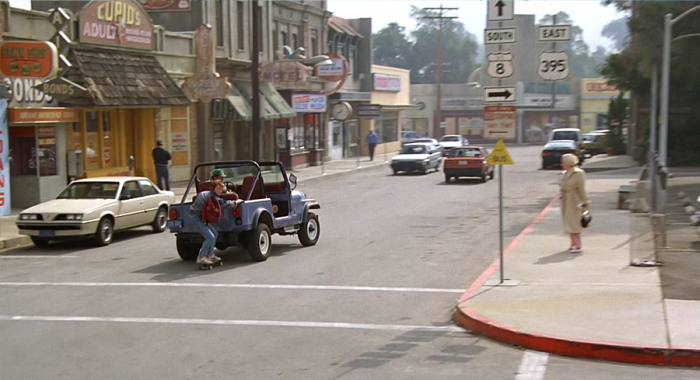Улицы вымышленного городка Хилл-Вэлли из фильма «Назад в будущее» 30 лет спустя (46 фото)
