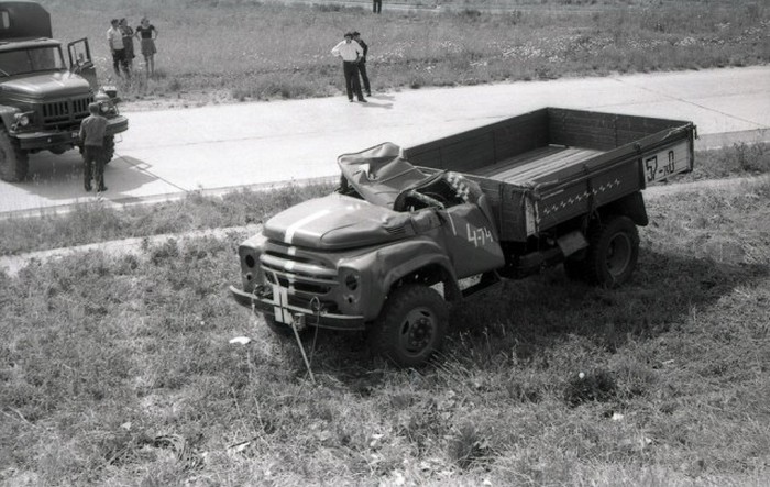 Как проводили краш-тесты советского грузовика ЗИЛ-130 (20 фото)