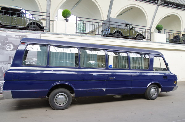Автобус ЗИЛ-3207 «Юность»