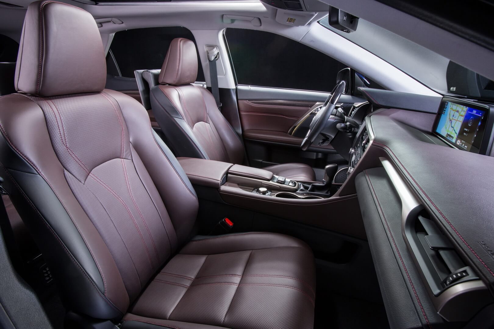 Передний ряд сидений гибрида Lexus RX 450h