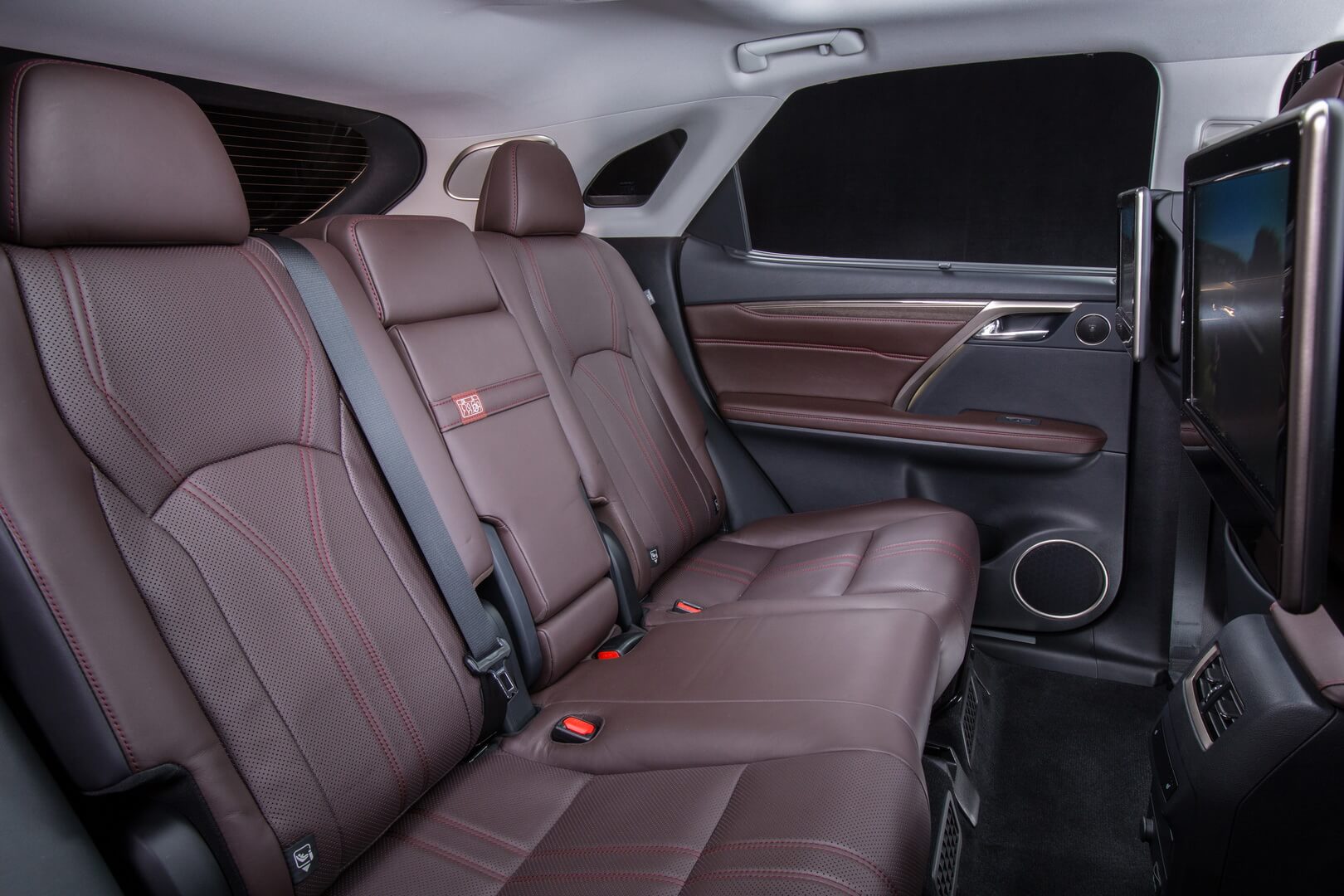 Задний ряд сидений гибрида Lexus RX 450h