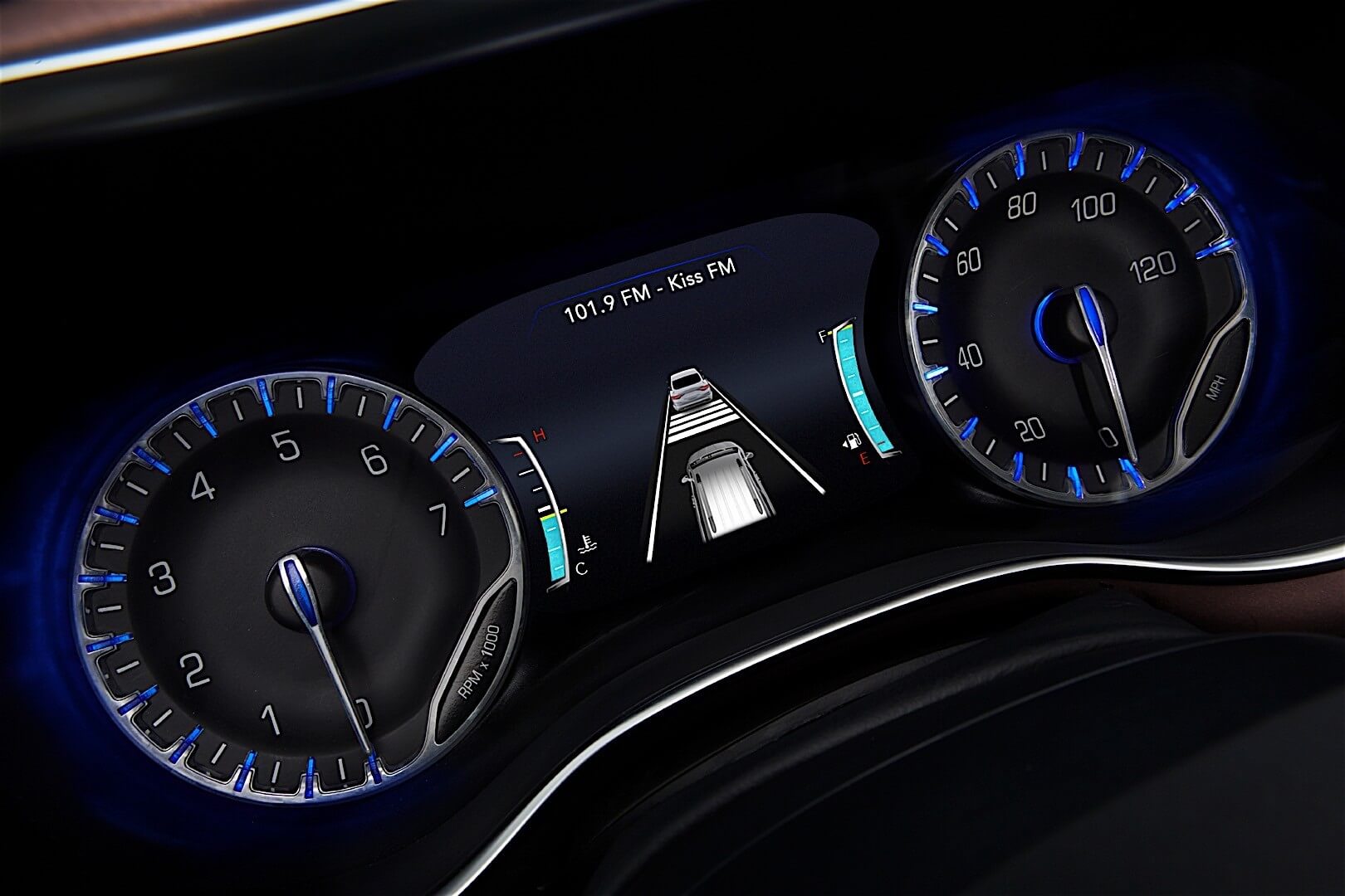 Информационный дисплей для водителя в Chrysler Pacifica Hybrid 