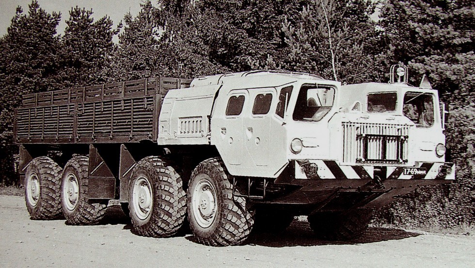 Гражданский 20-тонный автомобиль МАЗ-7310 с высокобортным кузовом (из архива НИИЦ АТ)