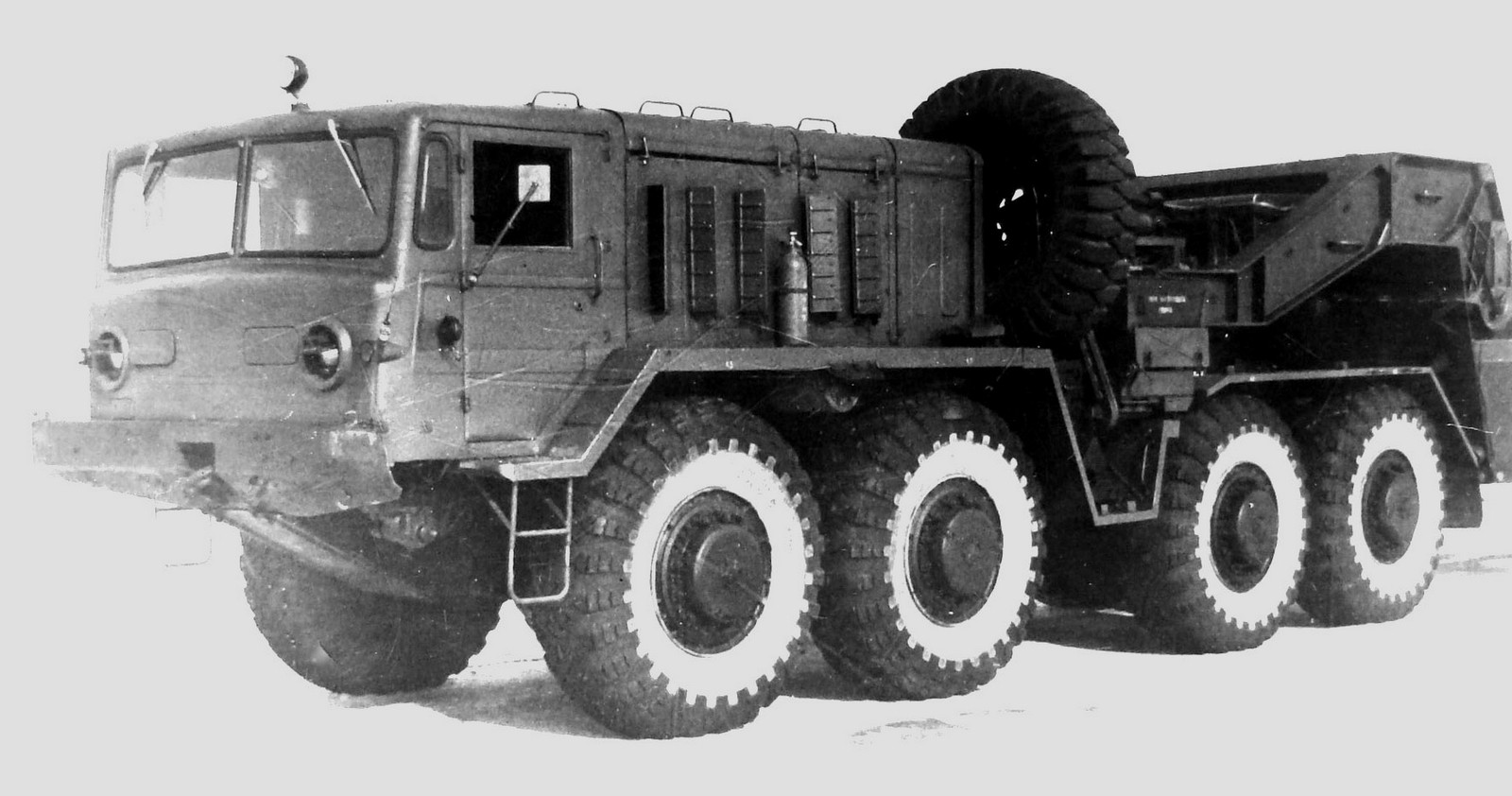 Спецтягач МАЗ-537Д первого выпуска с электрогенератором. 1967 год (из архива НИИЦ 21)