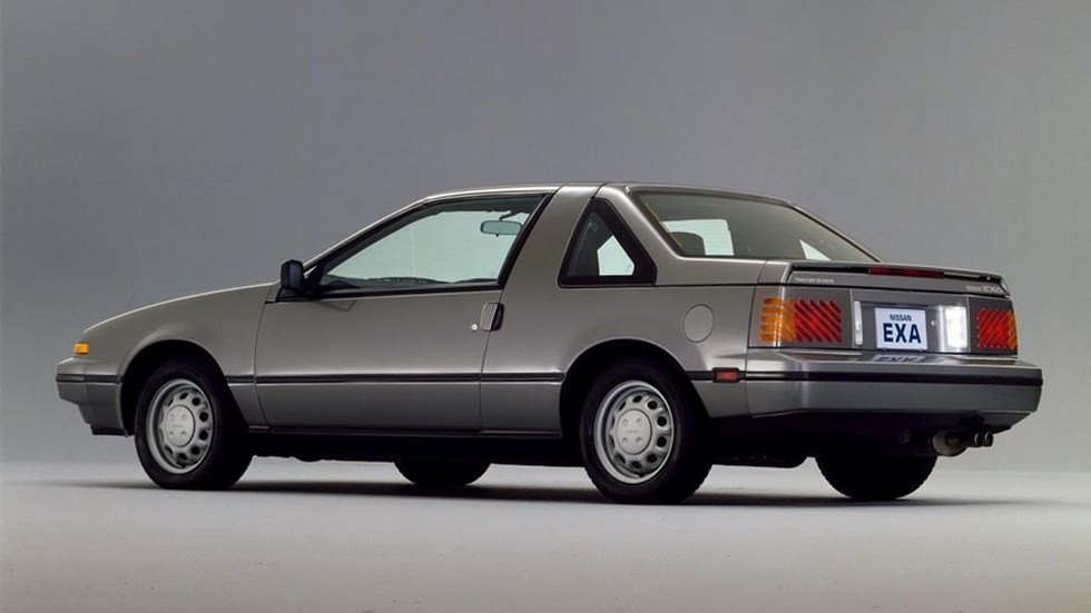 Решение задней части Nissan EXA напоминает вазовский концепт с кузовом тарга. Или наоборот?