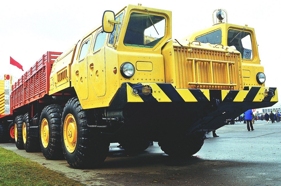 Базовый бортовой автомобиль МАЗ-7310 двойного назначения (из архива Л. Шугурова)