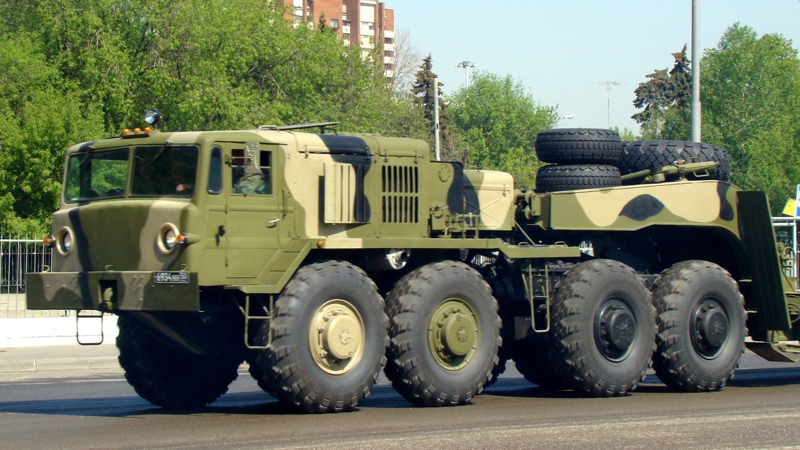 МАЗ-537Г последнего выпуска для буксировки танковых полуприцепов (фото автора)