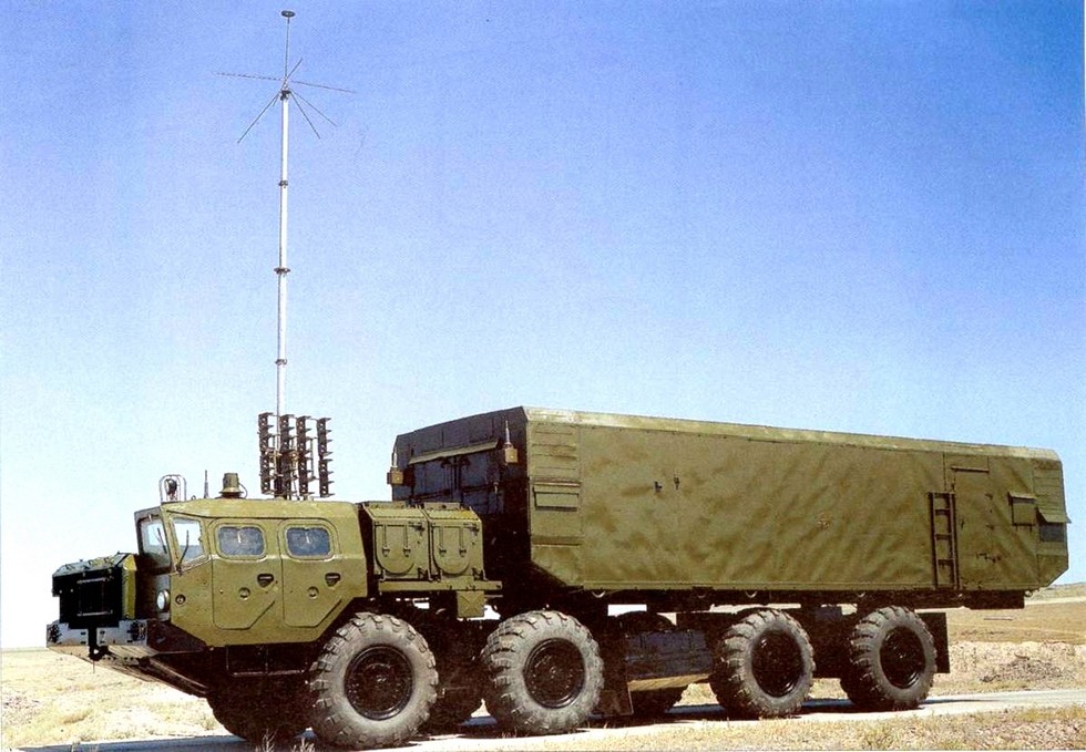 Мобильный пункт боевого управления 54К6Е зенитного комплекса С-300ПМУ-1