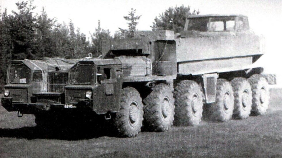 Автомобиль-тягач МАЗ-547Д с газотурбинными силовым агрегатом