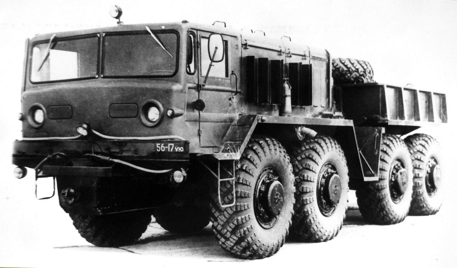 Балластный тягач МАЗ-537А с центральной лебедкой. 1964 год (из архива НИИЦ АТ)