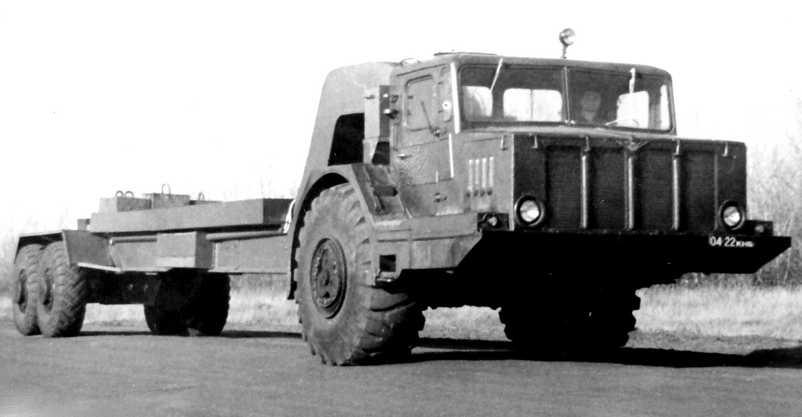 Дорожные испытания тягача КЗКТ-4Э932 с электроприводом колес полуприцепа