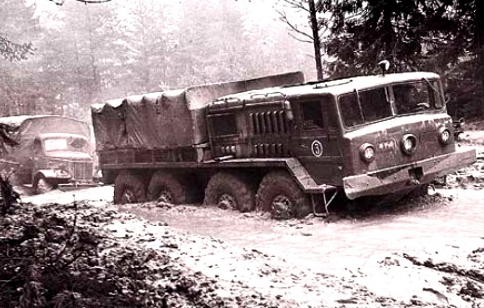 Испытания опытного балластного тягача МАЗ-535 (из архива СКБ-1 МАЗ)