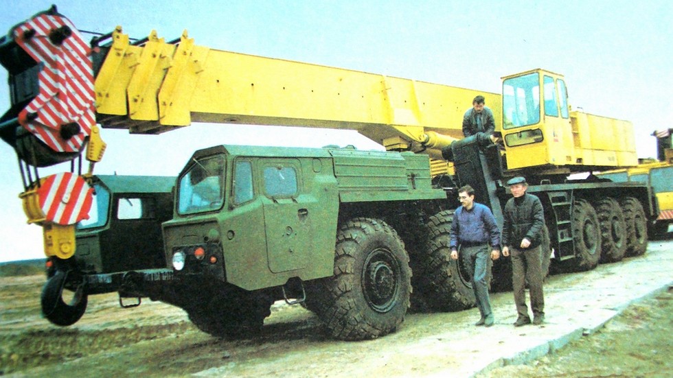 Войсковой гидравлический автокран КТ-80 (КС-7571) на шасси МАЗ-547А (из архива Л. Шугурова)