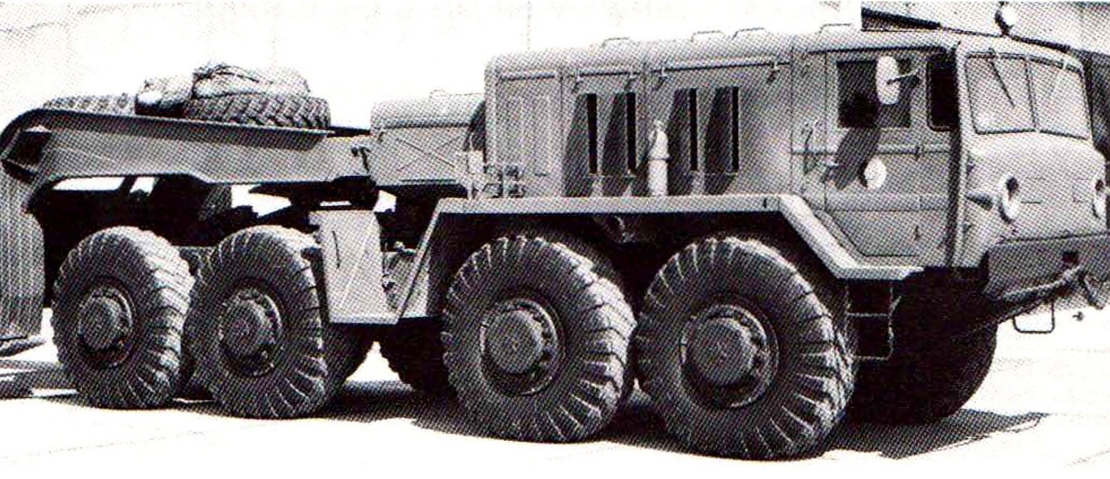 Седельный тягач МАЗ-537Г первого выпуска в Народной армии ГДР