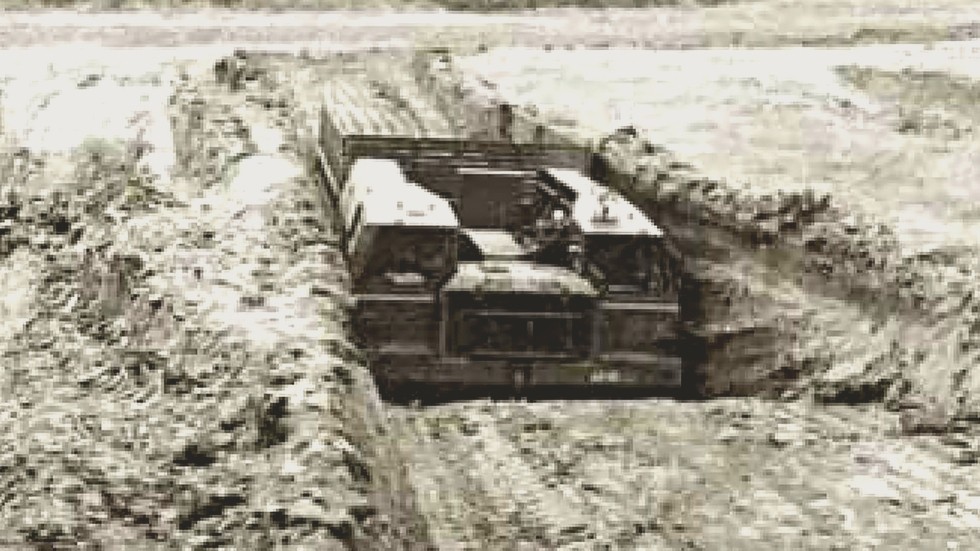 Бортовая машина с комплексом «Периметр» в выкопанном земляном укрытии