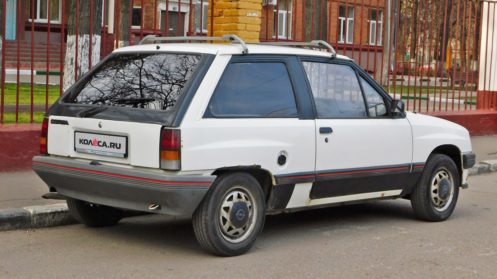 Opel-Corsa-A-vid-szadi