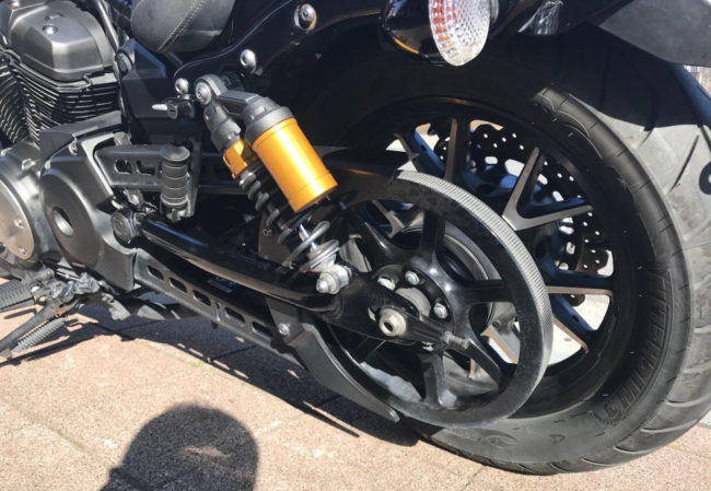 Ременная передача на заднем колесе мотоцикла Yamaha XV950 BOLT