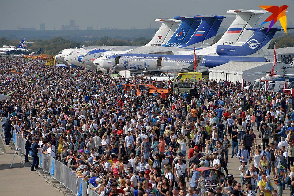 Только в субботу МАКС посетили 203 тысячи человек - это абсолютный рекорд для салона Фото: Владимир ВЕЛЕНГУРИН
