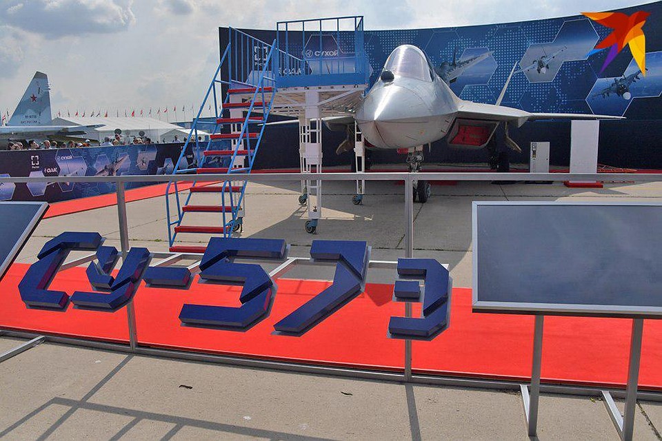 В первый день авиасалона Владимир Путин показал кабину Су-57 Реджепу Эрдогану. А потом полюбоваться на мощную “птицу” могли все желающие Фото: Владимир ВЕЛЕНГУРИН