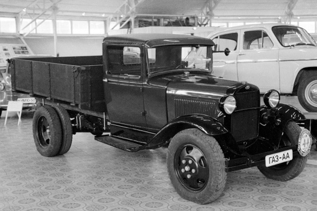Автомобиль ГАЗ-АА (1933-1939 гг.) в музее Московского автомобильного завода им. Ленинского комсомола