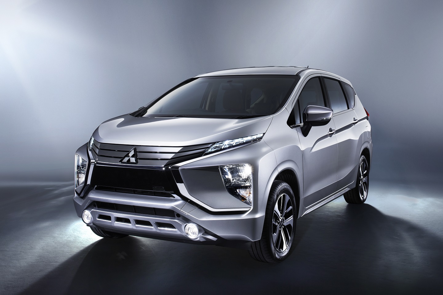Компания Mitsubishi Motors представила совершенно новую модель - Xpander