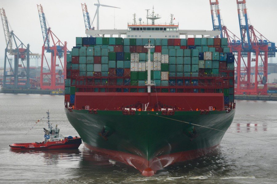Самый длинный в мире контейнеровоз (45 фото)